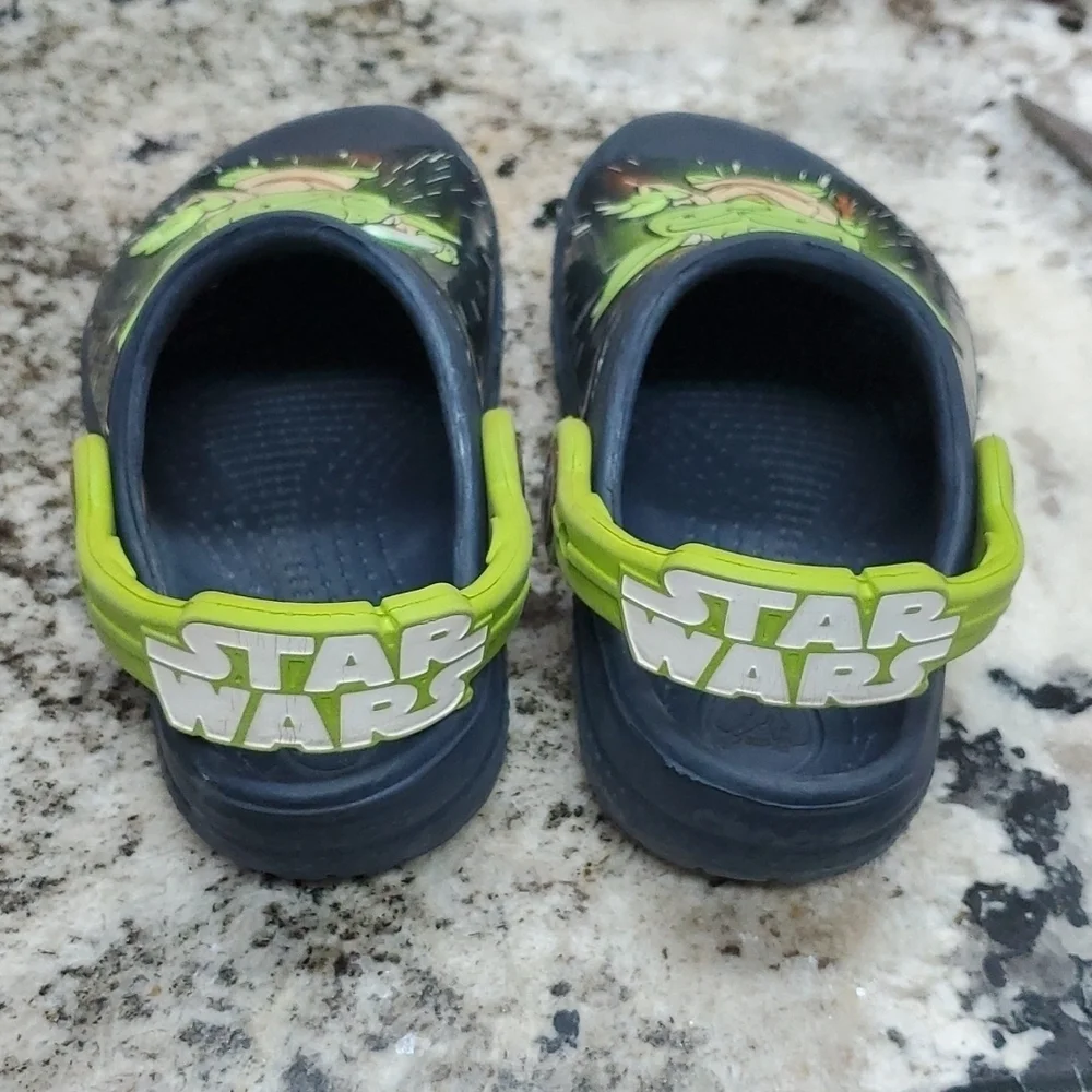 Crocs Star Wars Yoda size 6 To 7C shoes